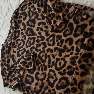 Women's Amaryllis leopard oversized top size medium